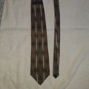 Mulberry Neckwear "Ziggurat" 100% Silk Necktie / Suit Tie